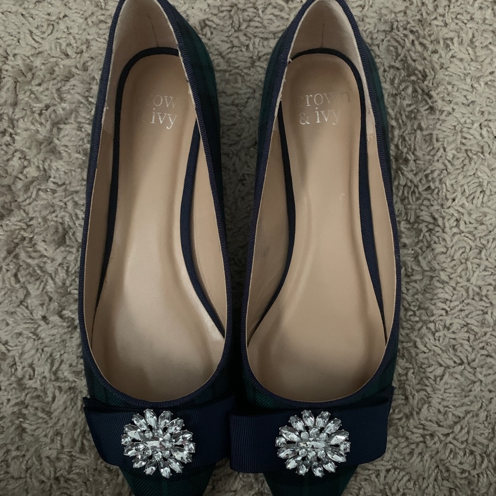 EUC Navy and green plaid flats, adorable!